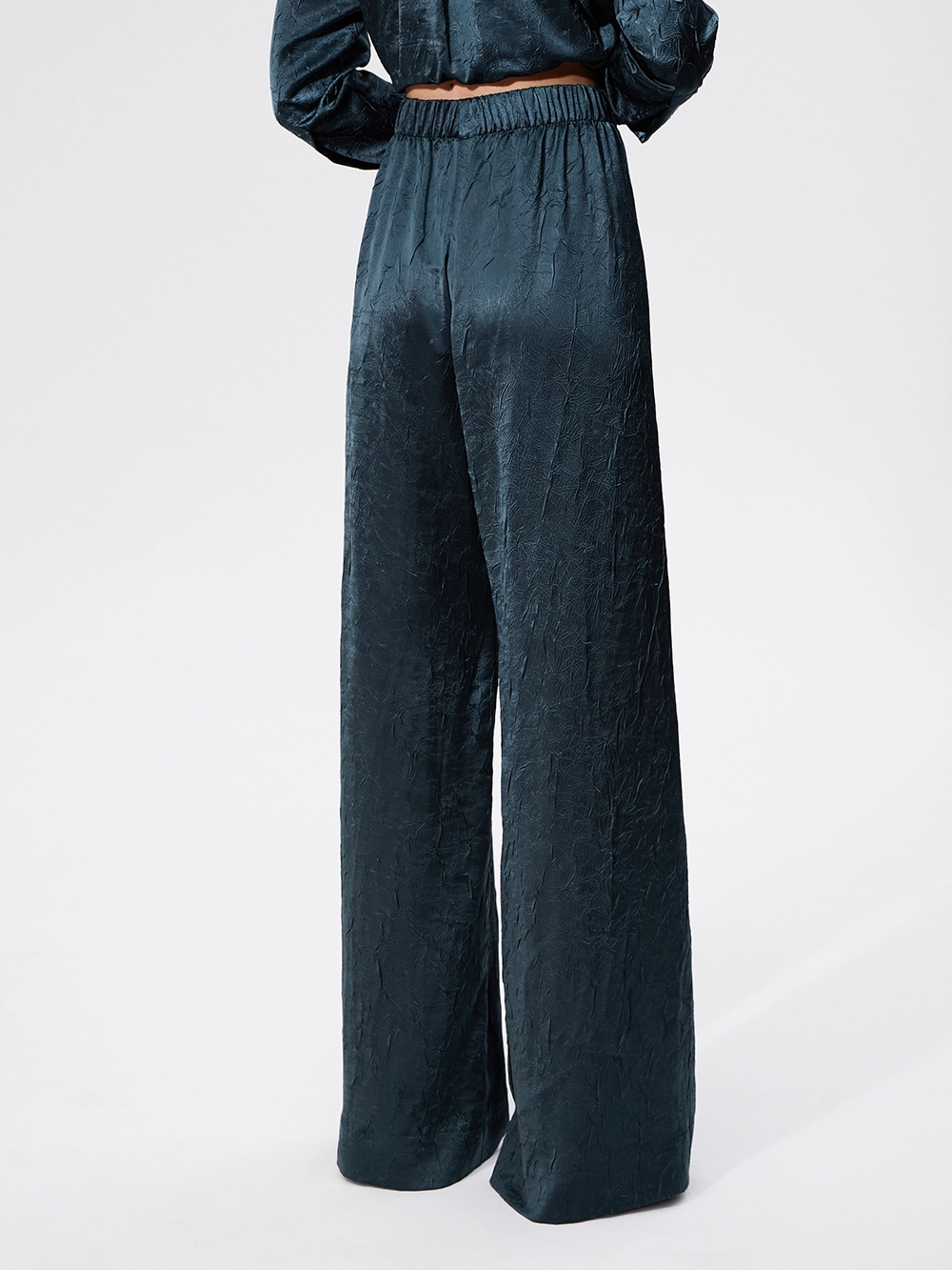 картинка брюки с эффектом крэш на резинке от магазина Solo-U.ru