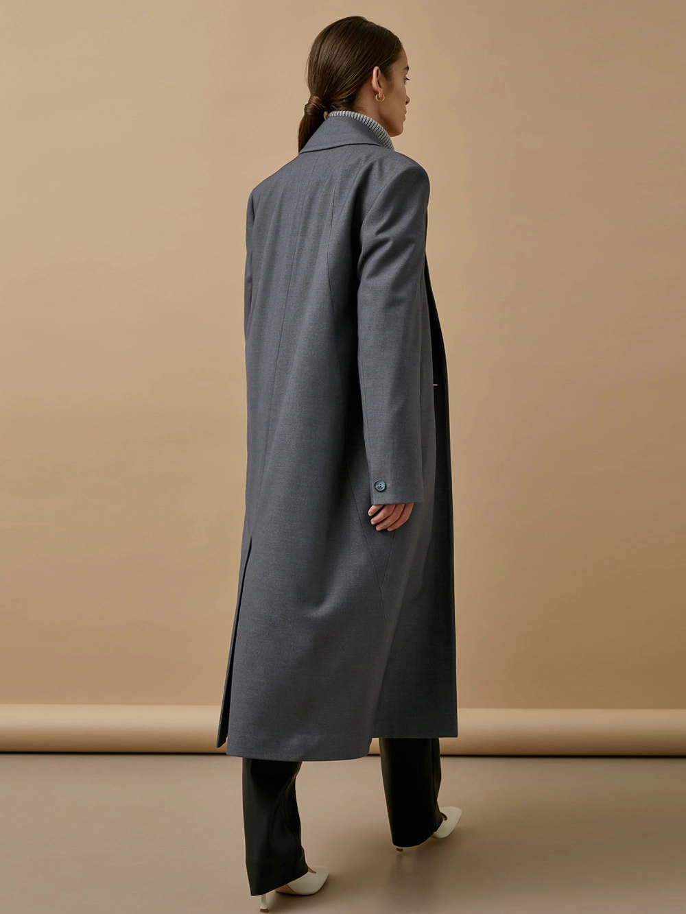 картинка пальто прямое с рельефами от магазина Solo-U.ru