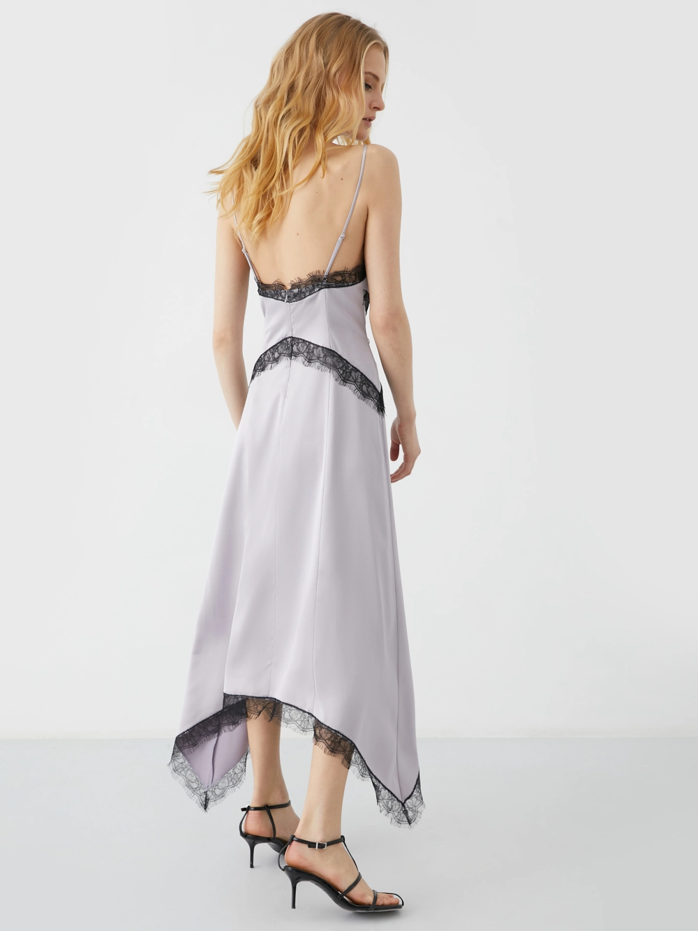 картинка платье-комбинация с кружевом шантильи  от магазина Solo-U.ru