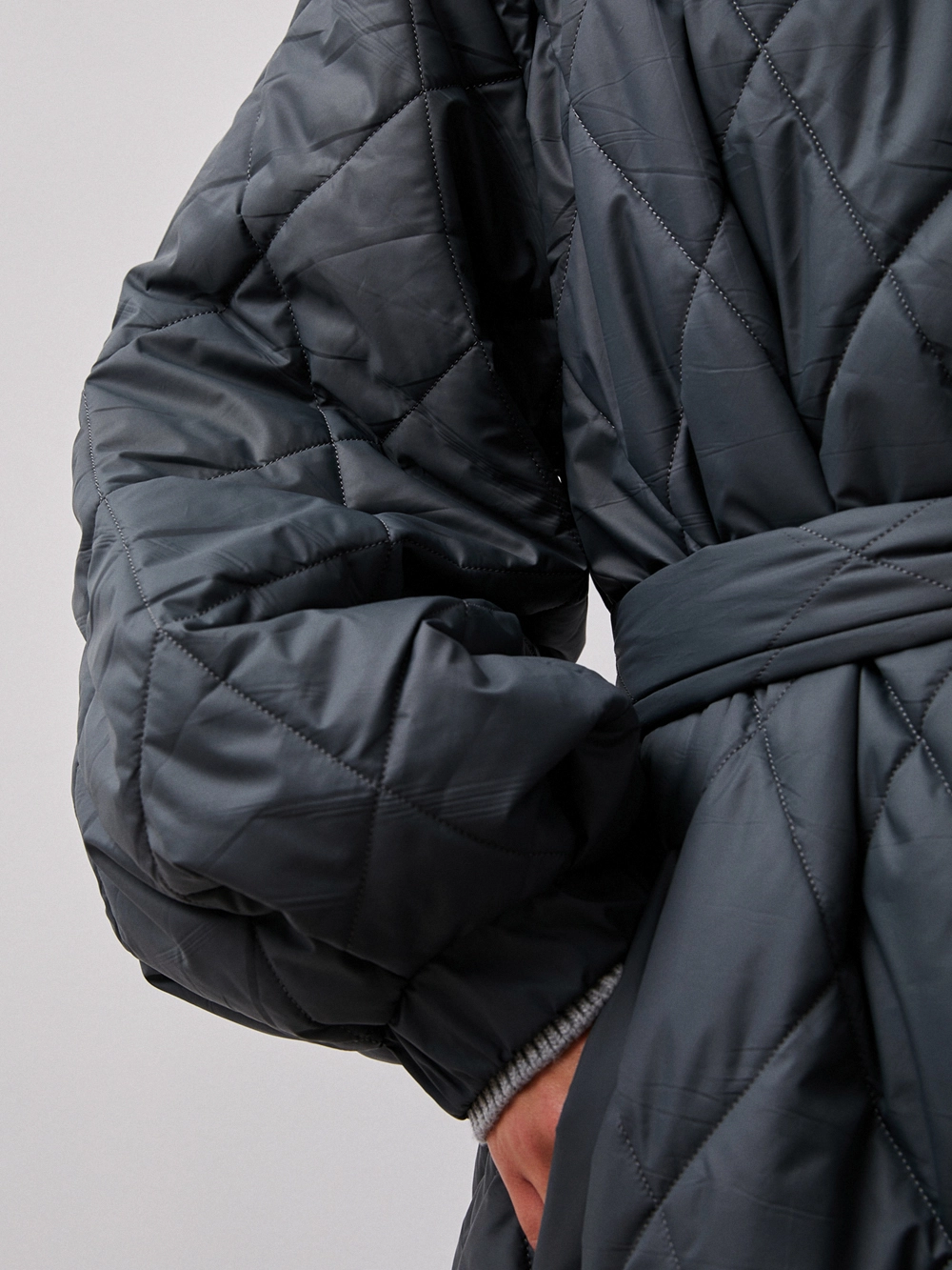 картинка пальто стёганое с объёмными рукавами от магазина Solo-U.ru