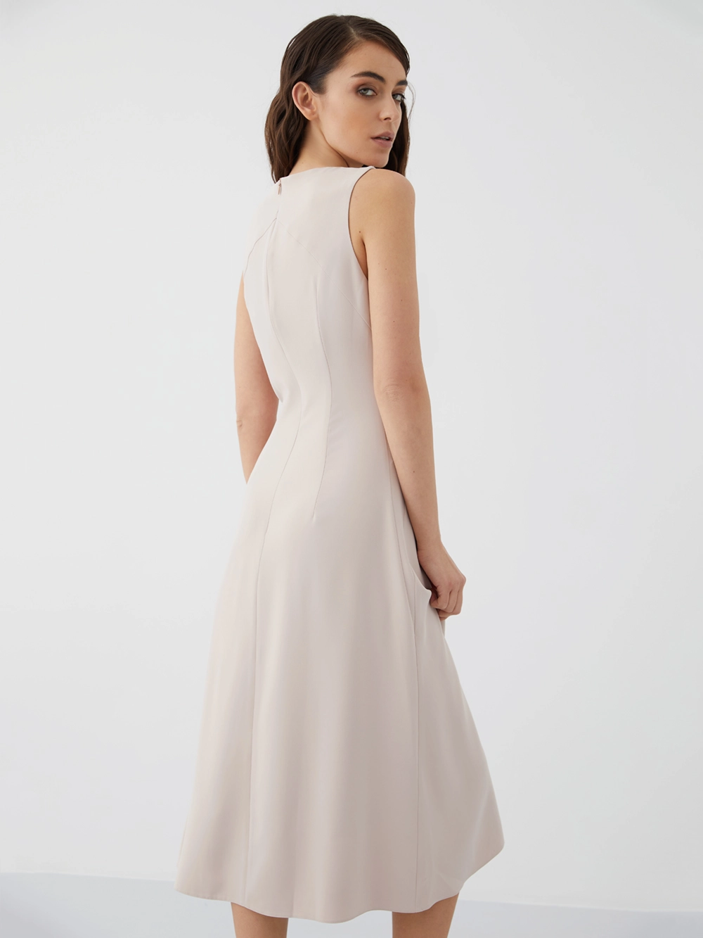 картинка платье миди без рукавов с конической юбкой от магазина Solo-U.ru
