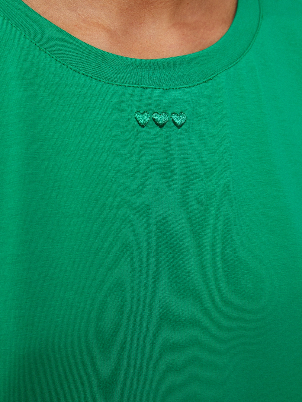 картинка футболка базовая с вышивкой от магазина Solo-U.ru
