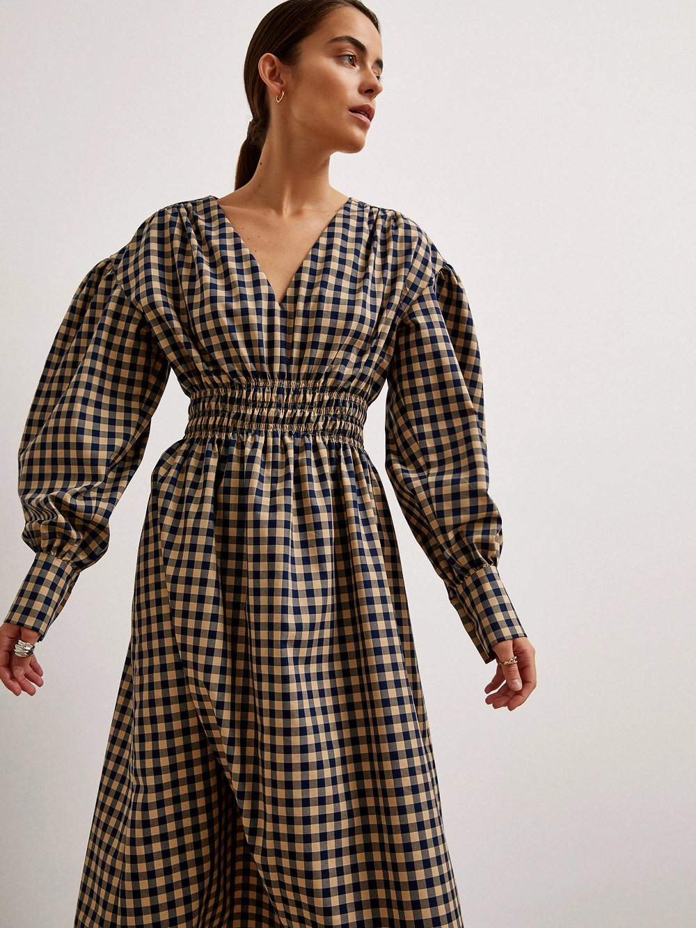 картинка платье с объёмными рукавами и резинкой на талии  от магазина Solo-U.ru