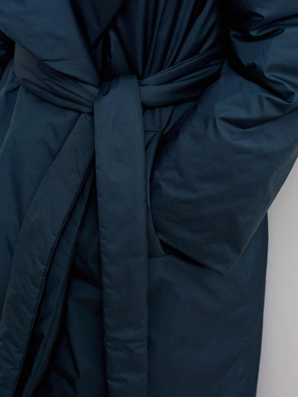 картинка пальто на запах с поясом от магазина Solo-U.ru