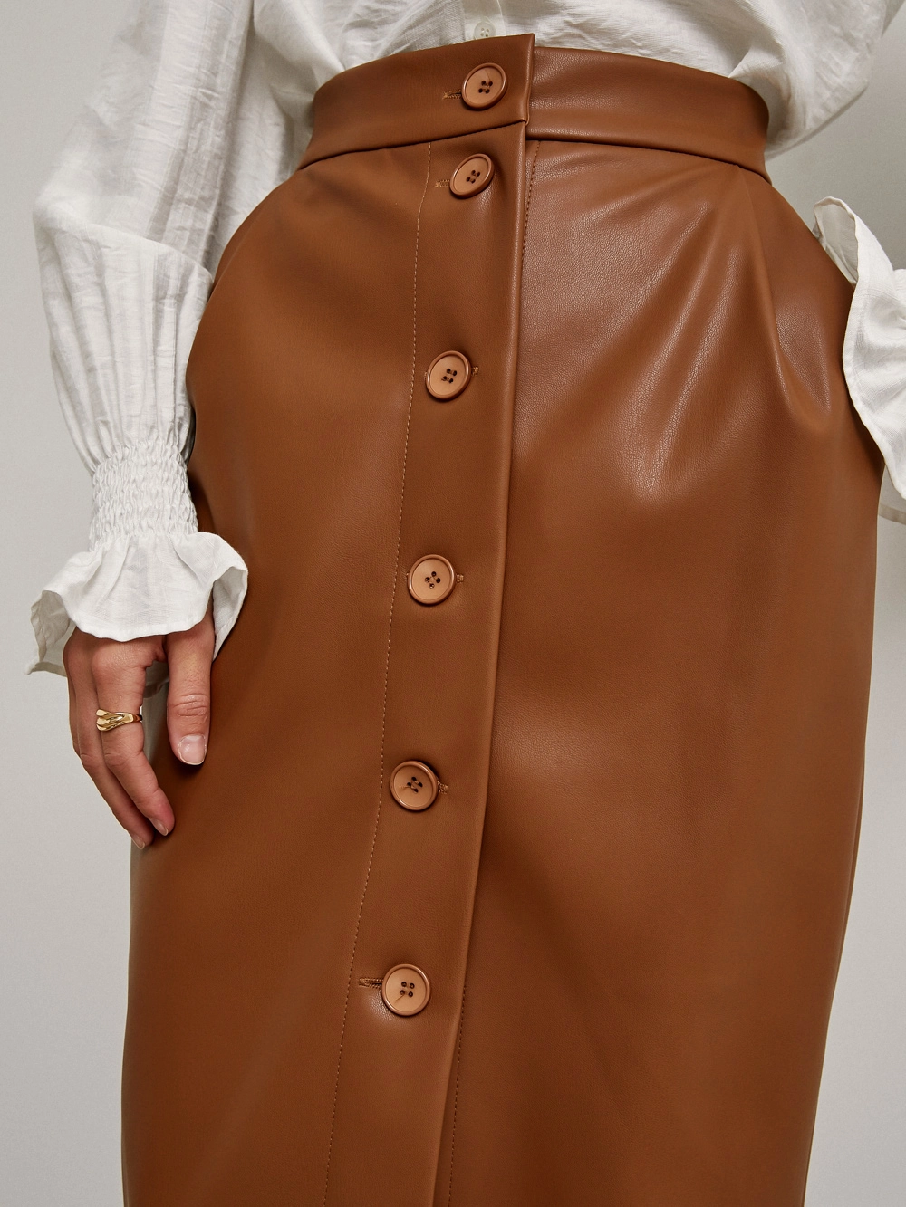 картинка юбка из экокожи на пуговицах от магазина Solo-U.ru