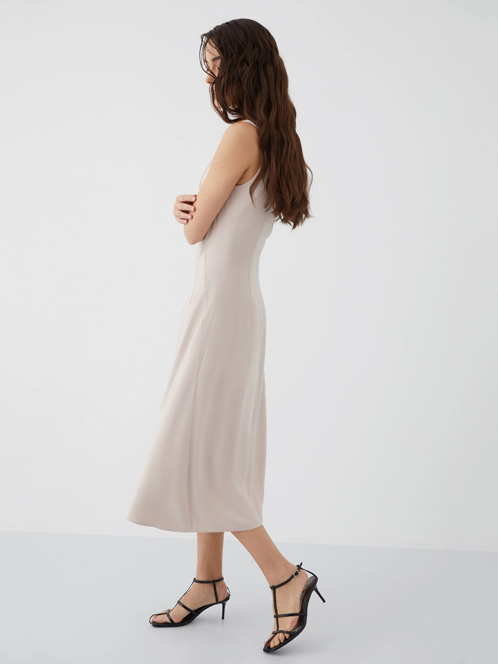 картинка платье миди без рукавов с конической юбкой от магазина Solo-U.ru