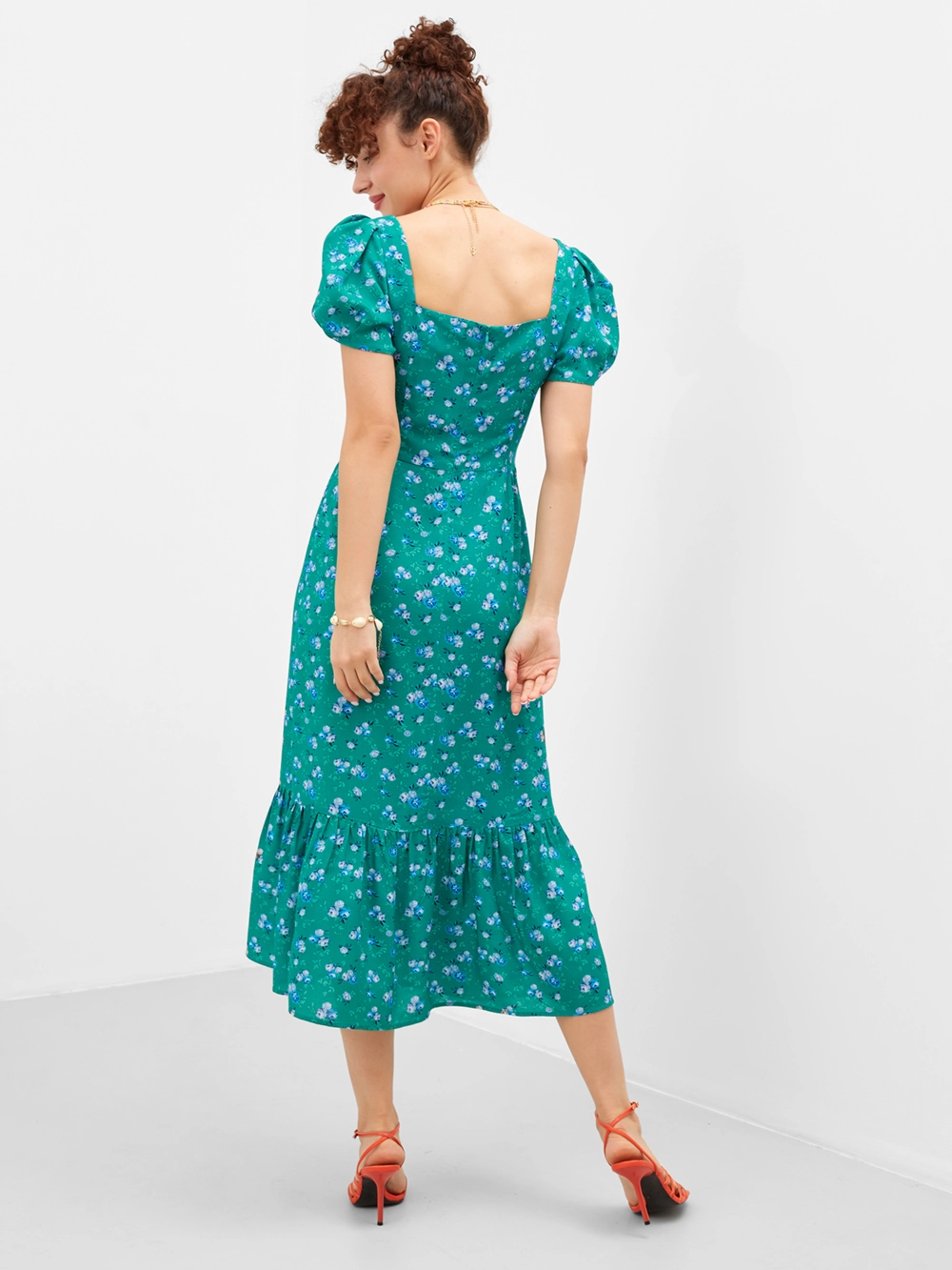 картинка платье с короткими рукавами и воланом от магазина Solo-U.ru