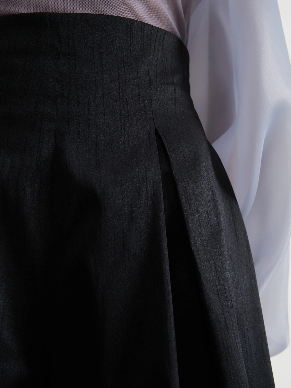 картинка юбка-шорты из тафты от магазина Solo-U.ru