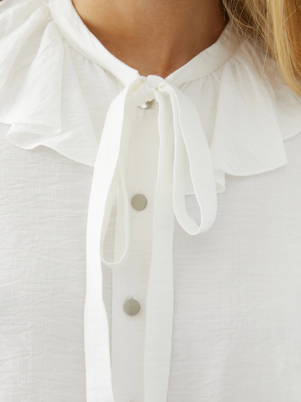 картинка блузка с оборкой на воротнике от магазина Solo-U.ru